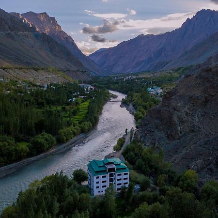 Hotel Chhutuk Heights Kargil Exteriör bild