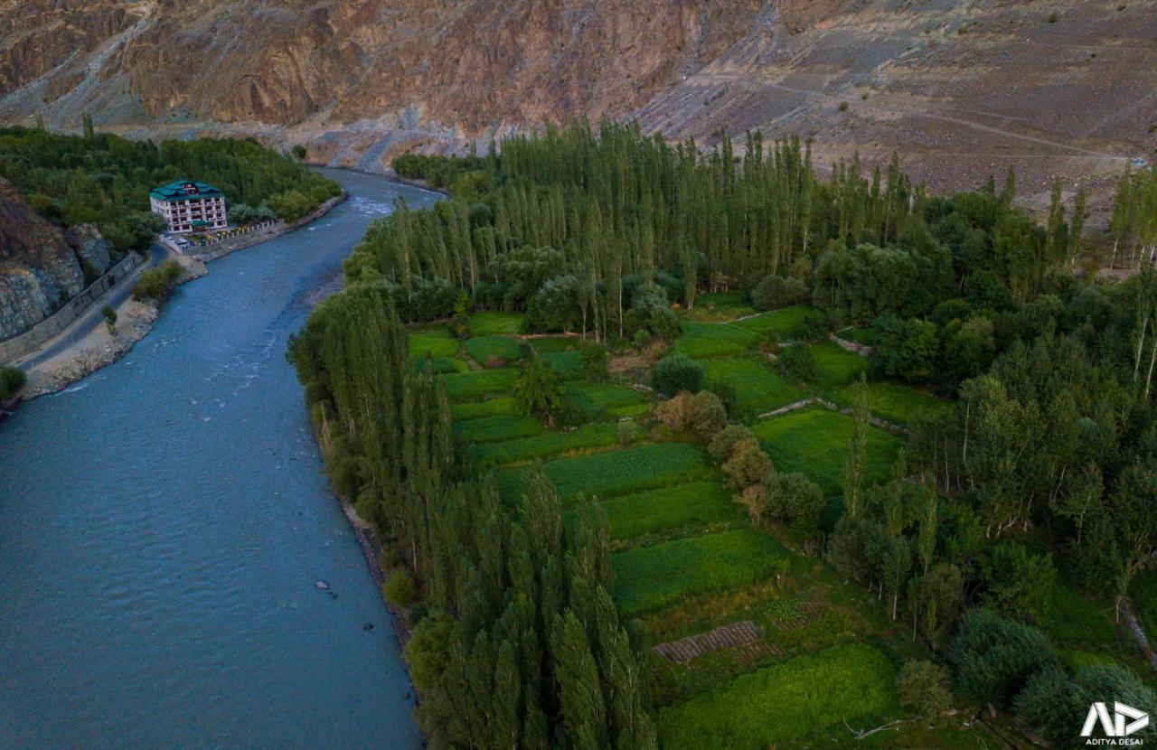 Hotel Chhutuk Heights Kargil Exteriör bild